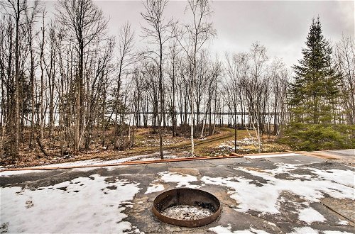Foto 28 - Quiet Lakefront Grand Rapids Cabin on 5 Acres