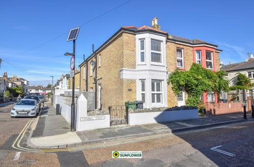 Photo 23 - Seaside Cottage in Ryde