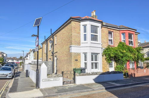 Photo 24 - Seaside Cottage in Ryde