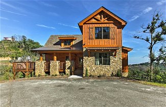 Foto 1 - Sevierville Cabin w/ Game Room, Hot Tub & Theater