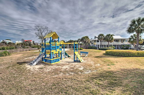 Photo 9 - Beachfront Oasis: Condo w/ Deck + Pool Access