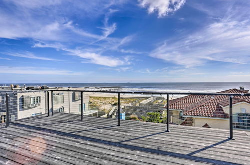 Photo 30 - Luxury Long Beach Villa With Ocean Views