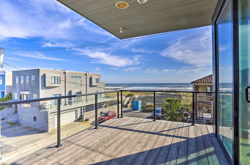 Photo 10 - Luxury Long Beach Villa With Ocean Views