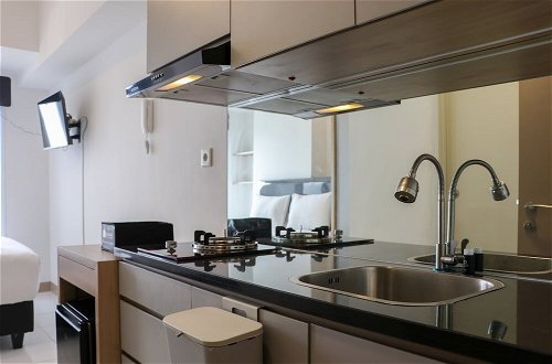 Photo 6 - Best Choice And Cozy Studio Apartment At Tokyo Riverside Pik 2