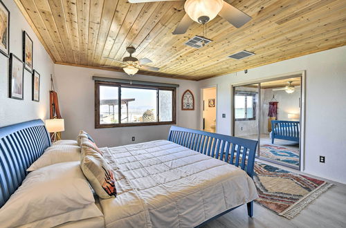 Photo 3 - Chic Joshua Tree Pad w/ Mountain Views & Hot Tub