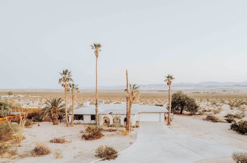 Foto 31 - Chic Joshua Tree Pad w/ Mountain Views & Hot Tub