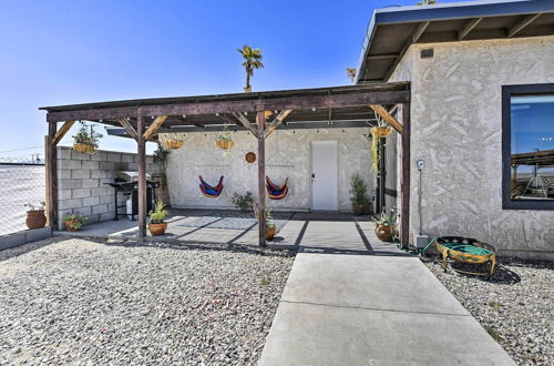 Foto 14 - Chic Joshua Tree Pad w/ Mountain Views & Hot Tub