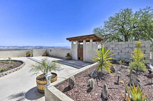 Photo 20 - Chic Joshua Tree Pad w/ Mountain Views & Hot Tub