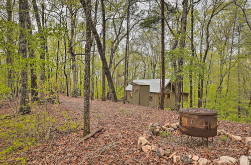 Foto 7 - Secluded Tallassee Cabin w/ Fire Pit & Porch