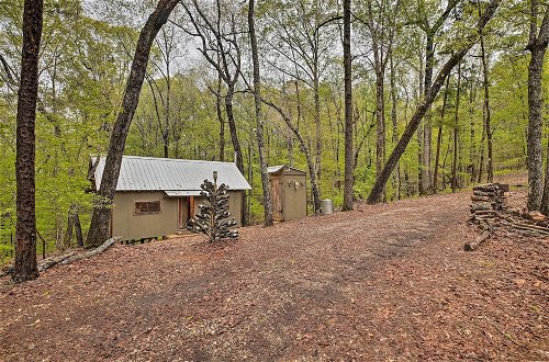 Foto 4 - Secluded Tallassee Cabin w/ Fire Pit & Porch
