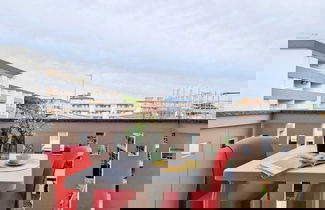 Foto 1 - Colorful Modern Flat Next to the Beach - Beahost