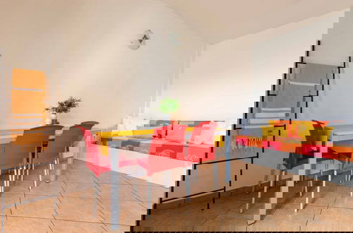 Foto 6 - Colorful Modern Flat Next to the Beach - Beahost