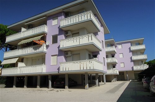 Foto 14 - Colorful Modern Flat Next to the Beach - Beahost