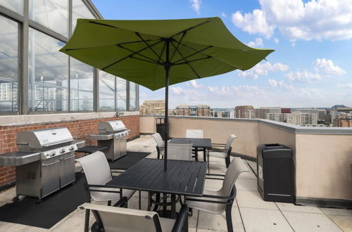 Photo 35 - Luxury Apt with Rooftop Pentagon City