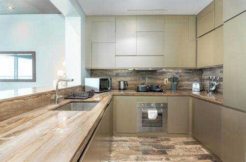 Foto 11 - Whitesage - Fendi Apartment With Full Palm Jumeirah View