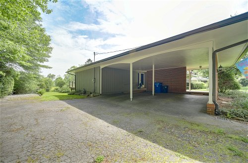 Foto 18 - Centrally Located Brevard Home w/ Deck & Fire Pit