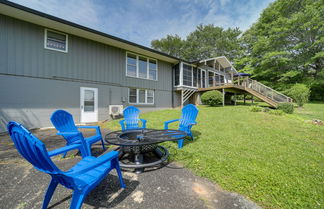 Foto 1 - Centrally Located Brevard Home w/ Deck & Fire Pit