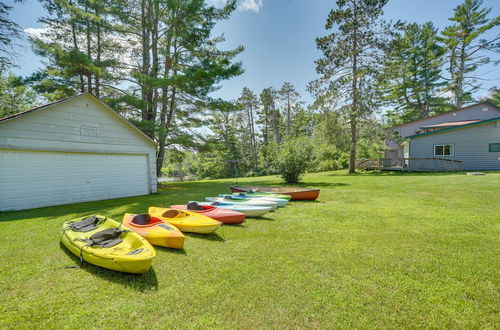 Foto 17 - Spacious Winter Retreat w/ River Access + Kayaks