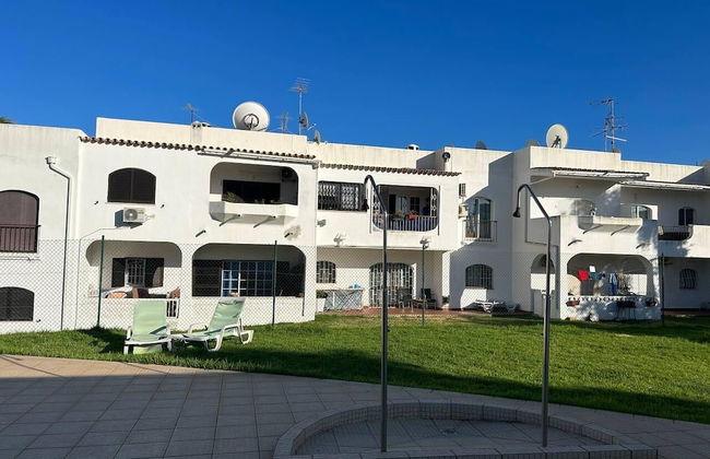 Poolside Apartment with 2 bedrooms, patio and BBQ - Foto 29