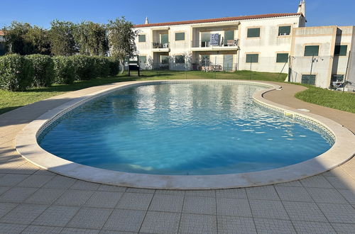 Photo 28 - Poolside Apartment with 2 bedrooms, patio and BBQ