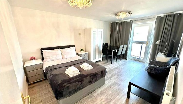 Foto 1 - 3 Bedroom Riverview Flat Canary Wharf Free Parking