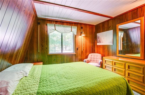 Foto 10 - Crystal Mountain Cabin w/ Cozy Fireplace