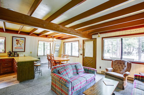 Foto 3 - Crystal Mountain Cabin w/ Cozy Fireplace