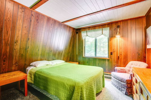 Foto 16 - Crystal Mountain Cabin w/ Cozy Fireplace