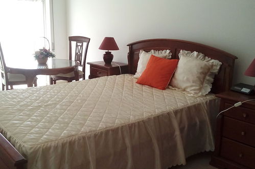 Photo 9 - Lovely 4-bed Apartment in Estombar