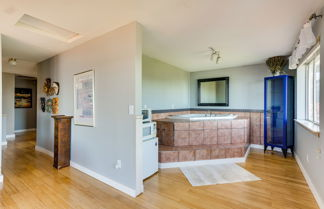 Photo 2 - Federal Way Vacation Rental: Bay & Mountain Views