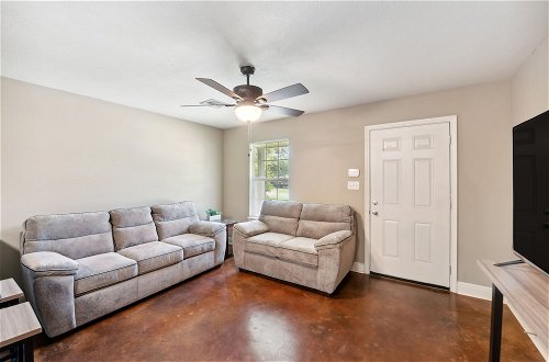 Foto 18 - Lovely Lake Charles Duplex in Central Location