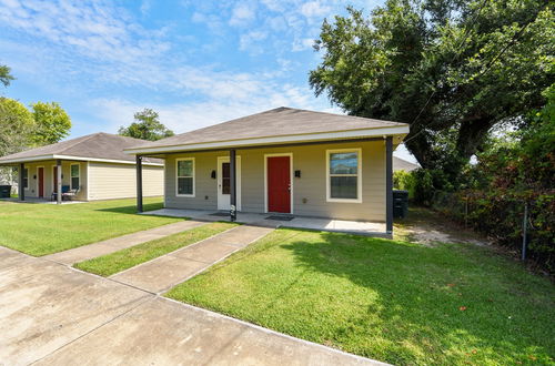 Photo 17 - Lovely Lake Charles Duplex in Central Location