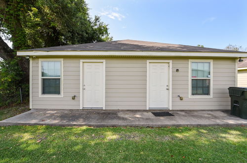 Photo 13 - Lovely Lake Charles Duplex in Central Location