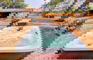 Foto 1 - Brand New Private Pool and Hot-tub Near Main!