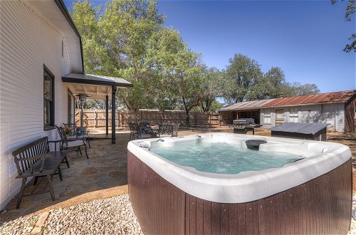 Photo 35 - Luxury 1 Acre Oasis With Hot Tub-firepit Near Main