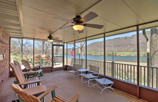 Foto 1 - Scenic Riverview Getaway w/ Screened Porch