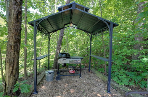 Foto 36 - Lakefront Sevierville Cabin w/ Hot Tub & Fire Pit