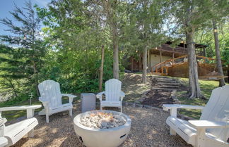 Foto 1 - Lakefront Sevierville Cabin w/ Hot Tub & Fire Pit