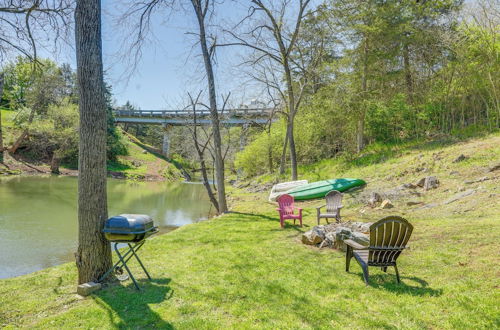 Foto 2 - Waterfront Virginia Retreat w/ Canoe, Pets Welcome