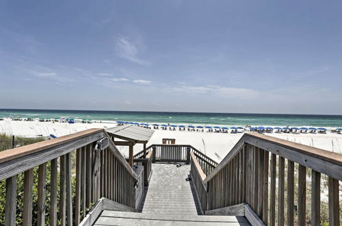 Photo 2 - Miramar Beach Retreat - Beachfront & Poolside