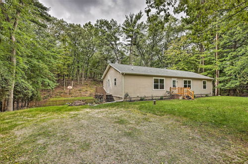 Foto 19 - Charming Pentwater Home w/ Fire Pit & Yard