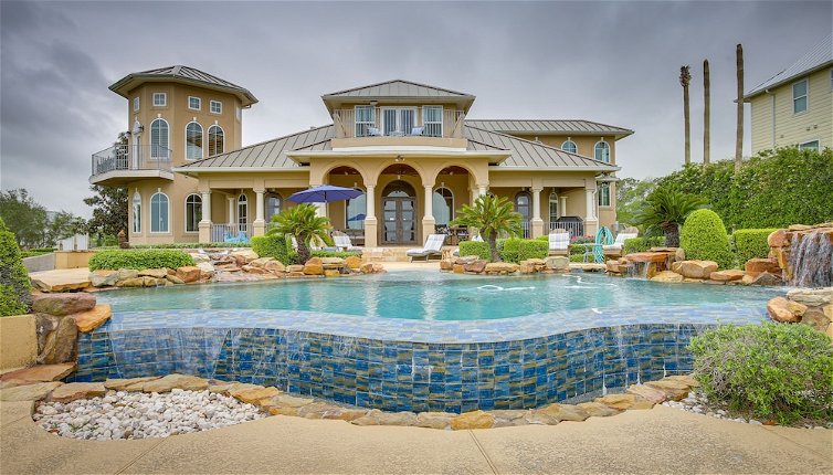 Photo 1 - Stunning Galveston Bay Villa: Infinity Pool & Dock