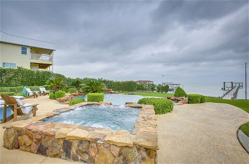 Photo 16 - Stunning Galveston Bay Villa: Infinity Pool & Dock