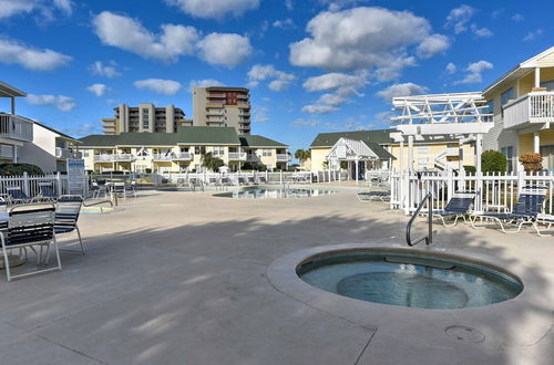 Photo 3 - Cozy Destin Studio w/ Shared Pools + Beach Access