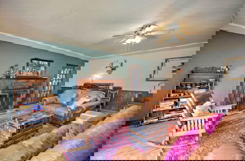 Foto 16 - Remote Escape: Riverside Home w/ Scenic Views