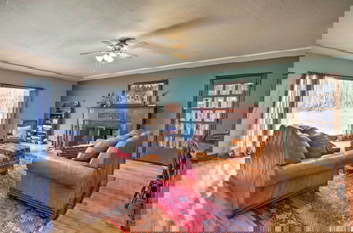 Foto 14 - Remote Escape: Riverside Home w/ Scenic Views