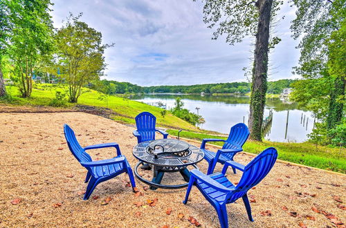 Photo 22 - Relaxing Riverfront Cottage w/ Boat Dock