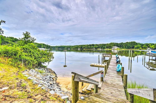 Photo 20 - Relaxing Riverfront Cottage w/ Boat Dock