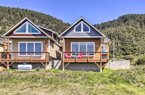 Photo 18 - Oceanfront Cottage W/deck & Secluded Beach Access