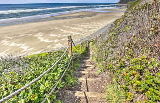 Photo 2 - Oceanfront Cottage W/deck & Secluded Beach Access